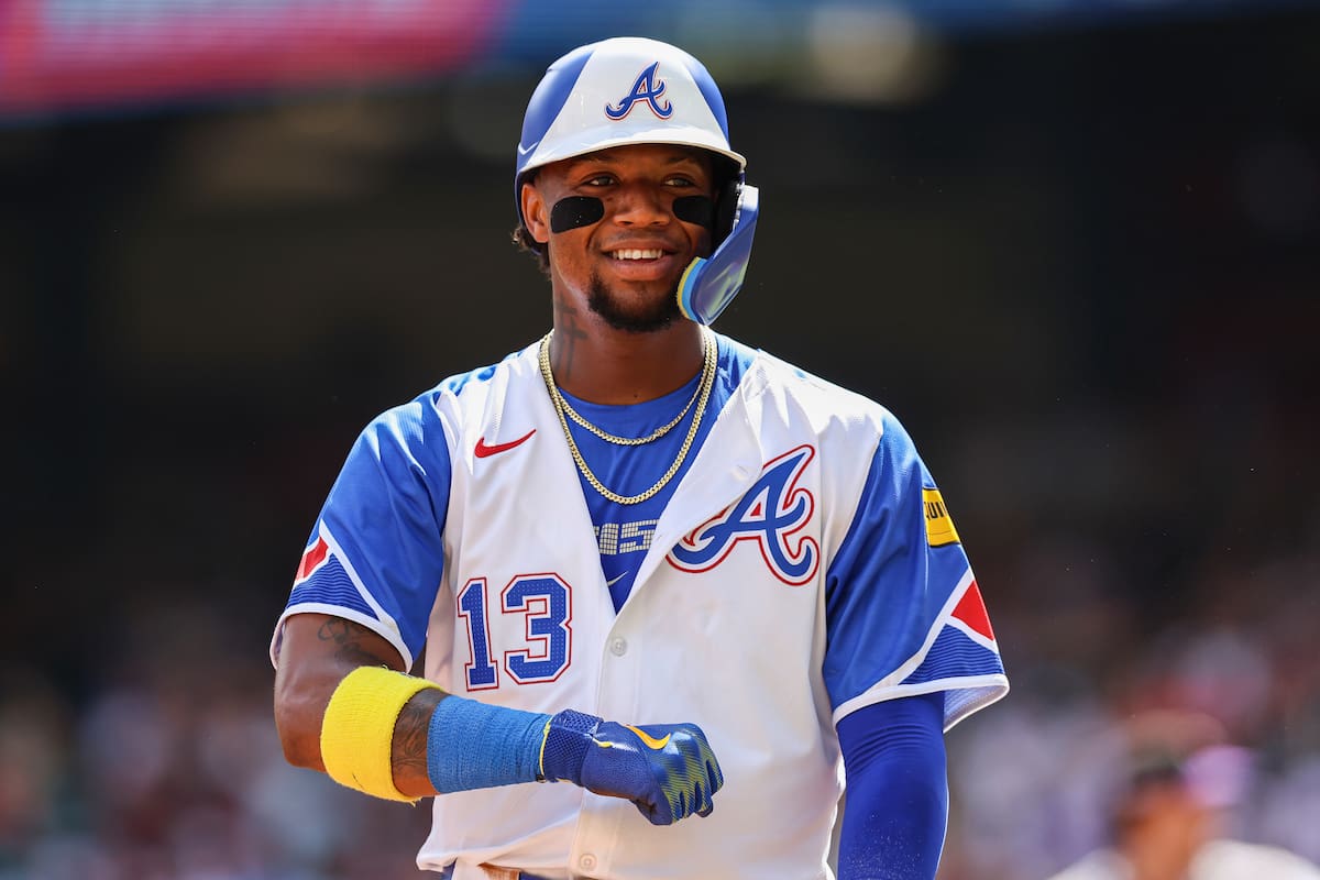 Los zapatos y la línea de indumentaria con un nuevo tono de amarillo que Nike creó para Ronald Acuña Jr.
