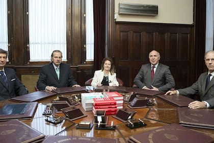 Losmiembros del máximo tribunal cobran un 69% más que Mauricio Macri