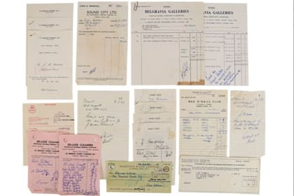 Lote de facturas y recibos de pago a nombre de Jimi Hendrix