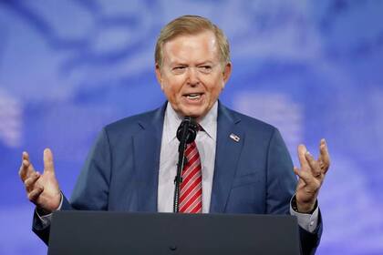 Lou Dobbs, en una conferencia conservadora en 2017 (Alex Brandon/AP).