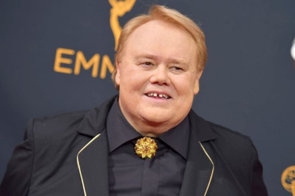Louie Anderson ganó un Emmy por su interpretación de una madre de mellizos en la serie televisiva Baskets