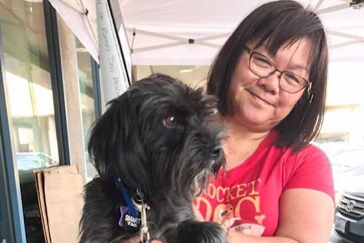 Louie Valerie, de 60 años, trabajaba a destajo como enfermera, pero siempre se hacía tiempo para ocuparse de que los perros abandonados encontraran un nuevo hogar, hasta que contrajo Covid-19 y falleció a fines de noviembre pasado