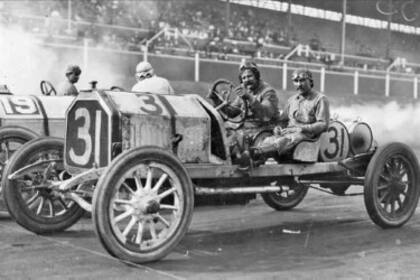 Louis Chevrolet batió varios récords de velocidad en autos de carrera