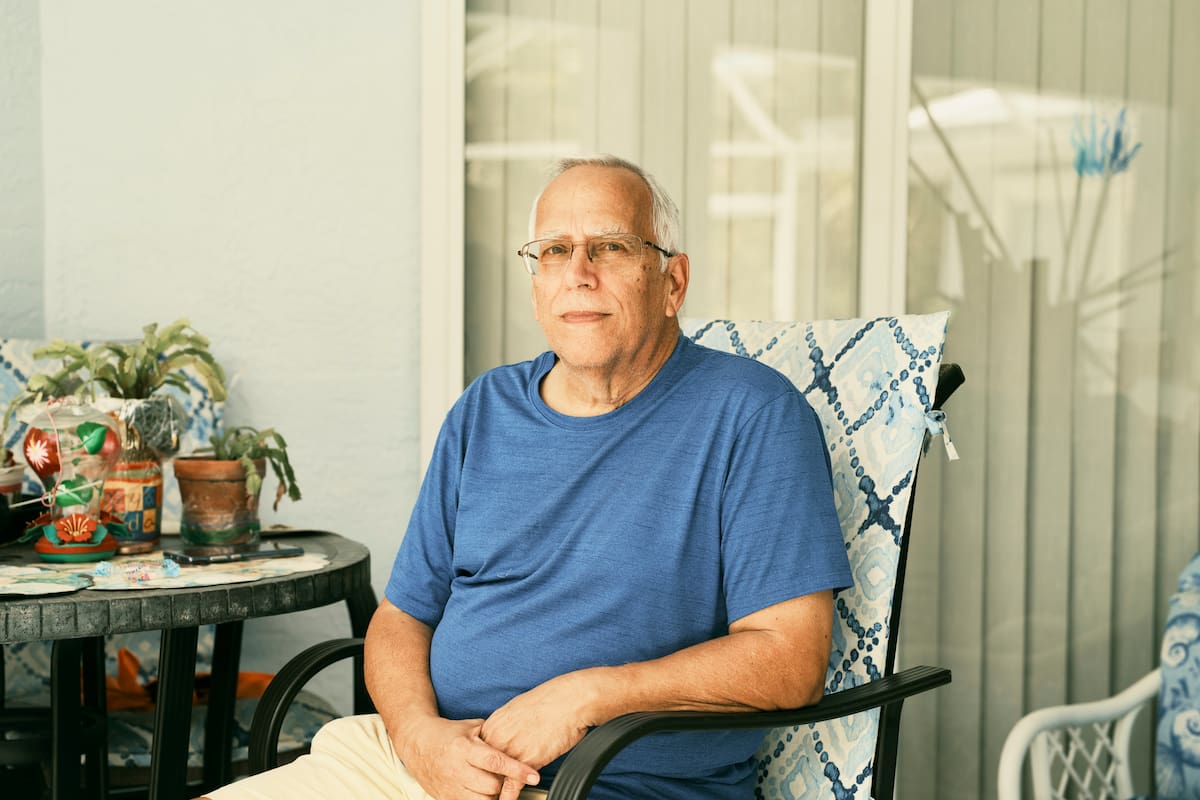 Louis Prevost, el hermano mayor del papa León XIV, en su casa de Port Charlotte, Florida, el 9 de mayo de 2025.