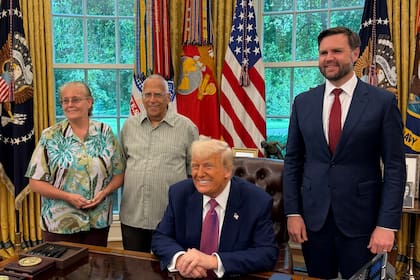 Louis Prevost y su esposa Deborah fueron recibidos por Trump en el Salón Oval