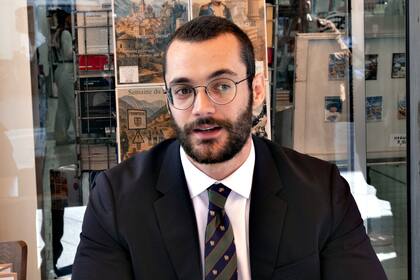 Louis Sarkozy lors d'une séance de dédicace de son livre Napoléon Bonaparte - L'empire des livres à Menton le 15 mai 2025. (Photo by Jean-Pierre REY/Gamma-Rapho via Getty Images)