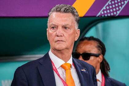 Louis van Gaal, director técnico de Países Bajos, ante un examen que parece sencillo, pero en el que necesita que su equipo gane y marque varios tantos