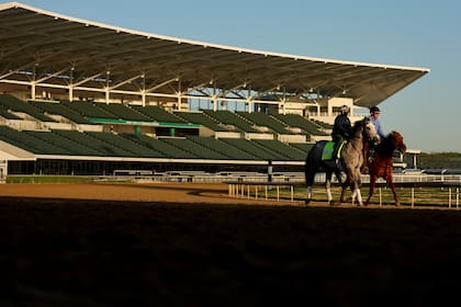 Rocket Can galopa en la pista durante los entrenamientos para el 149° Derby de Kentucky