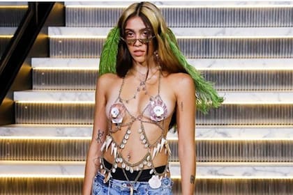 Lourdes Leon se paseó por la pasarela sin depilar