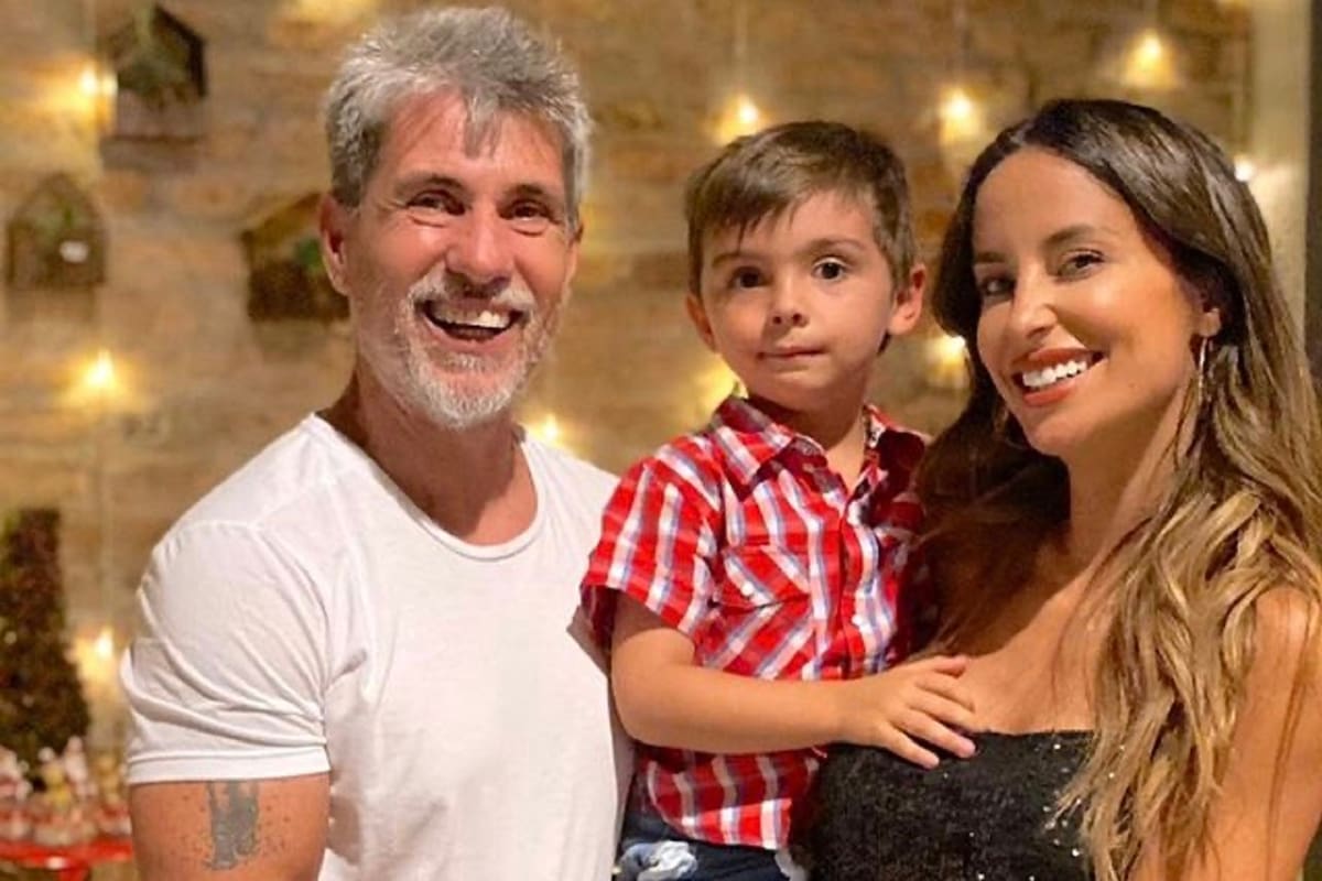 Lourdes Sánchez y el Chato Prada junto a su hijo en Navidad