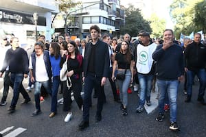 Lousteau, jefe de la UCR, durante la marcha universitaria