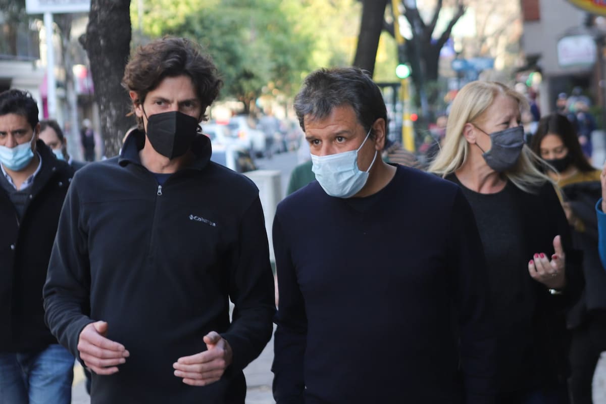 Lousteau y Manes, durante una recorrida por Lomas de Zamora
