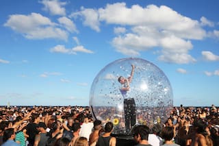 Louta: el curioso show del hijo del creador de Fuerza Bruta