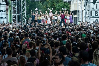 Louta copó la apertura del escenario principal. / Foto: Patricio Pidal/AFV