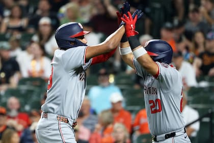 Lowe y Wood batean jonrones antes de que Tena anote en la 9na y Nacionales superan 4-3 a Orioles