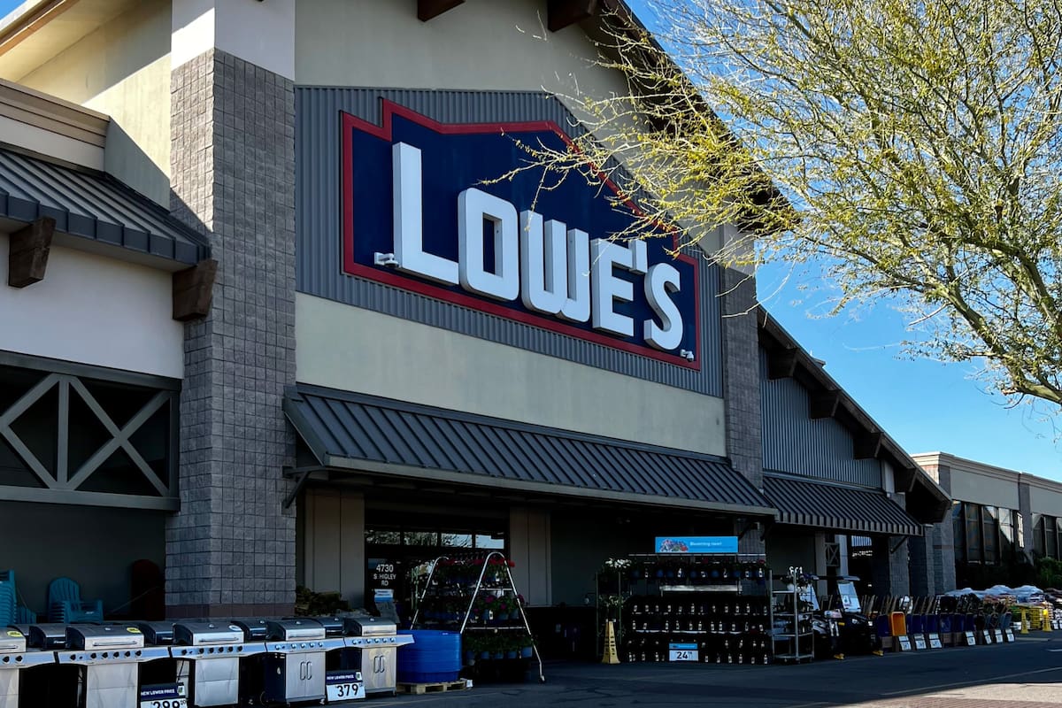 Lowe's publicó varias ofertas de empleo para ocupar un puesto esencial y de fácil acceso en cualquier cadena: cajero a tiempo parcial