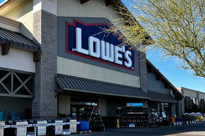Lowe's publicó varias ofertas de empleo para ocupar un puesto esencial y de fácil acceso en cualquier cadena: cajero a tiempo parcial