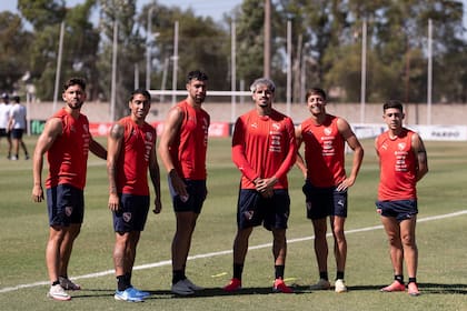 Loyola, Cabral, Avalos, Lomónaco, Vera y Montiel, en un entrenamiento de Independiente