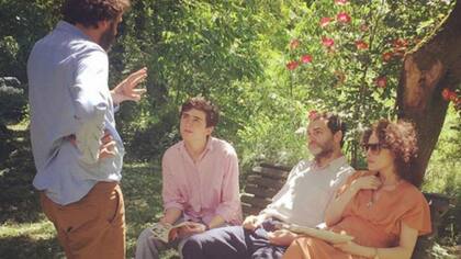 Luca Guadagnino dando directivas en el rodaje de Call Me By Your Name