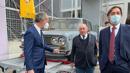 Luca Zaia, mandatario de Véneto, participó de la remoción del Lancia Fulvia del año 1962