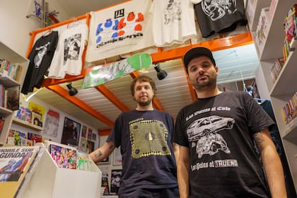 Lucas (32) y Emilio (37), al mando de la comiquería que soñaron