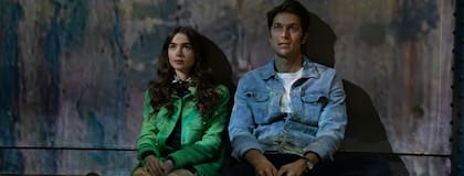 Lucas Bravo y Lily Collins
