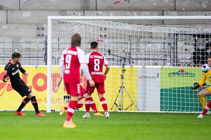 Lucas Alario marca para Bayer Leverkusen; el atacante lleva 5 tantos en la Bundesliga