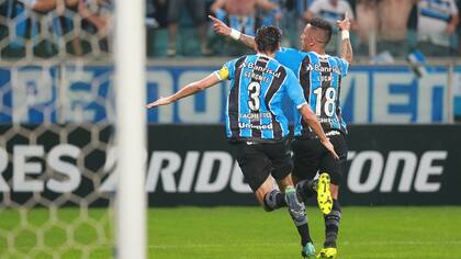 Lucas Barrios conquistó el gol para la clasificación de Gremio