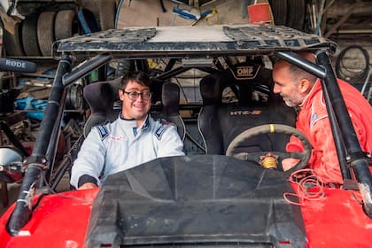 Lucas Barrón, de 25 años, el primer copiloto con síndrome de Down de la historia del Dakar