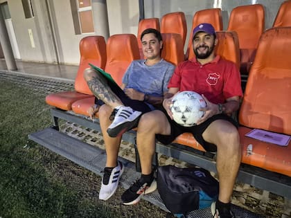 Lucas Batistuta junto a su ayudante, José Villarruel, otro vecino de Reconquista que trabajó anteriormente en Tijuana