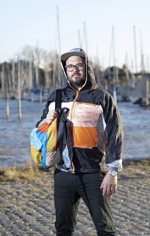 Lucas Baumm, recicla velas de Parapente
