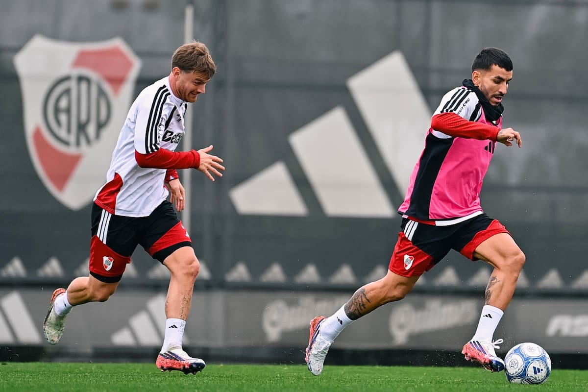 Lucas Beltrán y Ángel Correa, durante el entrenamiento de este martes