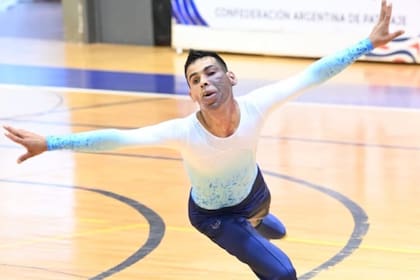 Lucas Benitez es patinador profesional y trabaja en el subte B porteño (Foto Instagram @estradapatinartistico)