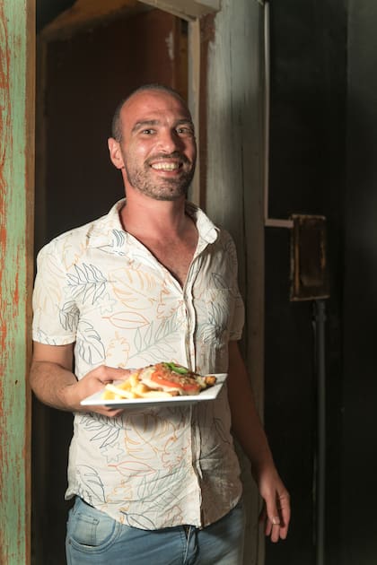 Lucas Berlingeri tiene tres hijos y ama su vida en Praia do Rosa.