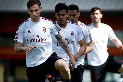 Lucas Biglia quedó concentrado en Milan para el choque ante el equipo de Higuaín y Dybala