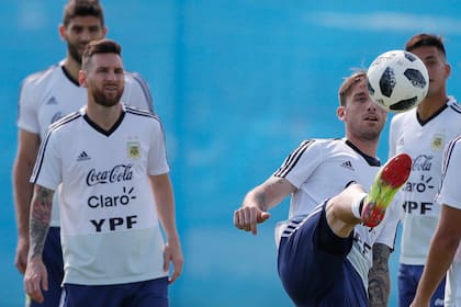 Lucas Biglia y Lionel Messi, en la práctica de hoy