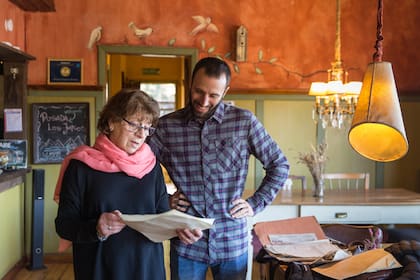 Lucas Bozzano convocó a Albertina Rahm para hacer un documental sobre la hostería.