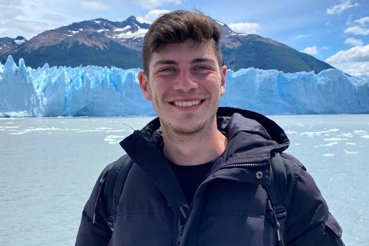 Lucas dice que aprende mucho del feedback que tiene con sus oyentes y disfruta mucho de poder impactar positivamente en la vida de muchas personas hipoacúsicas.