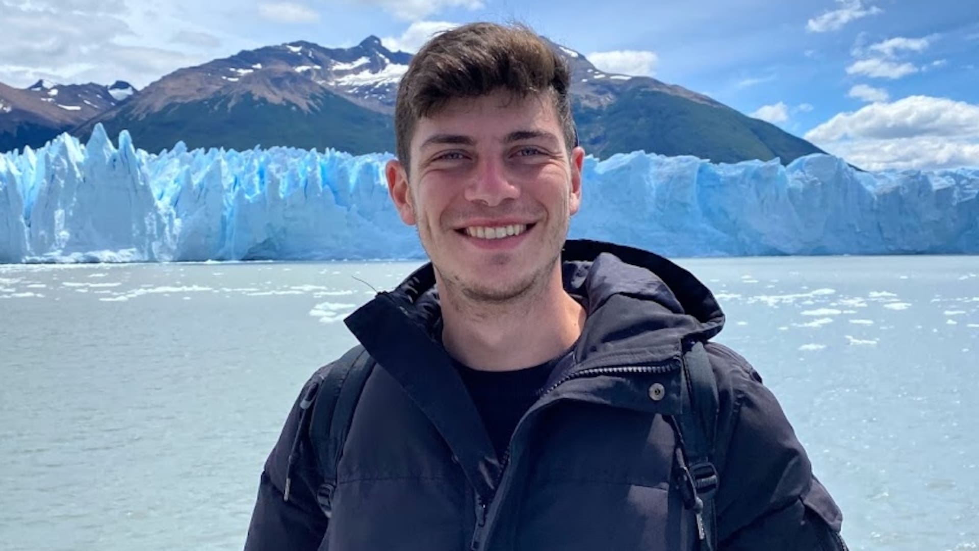 Lucas dice que aprende mucho del feedback que tiene con sus oyentes y disfruta mucho de poder impactar positivamente en la vida de muchas personas hipoacúsicas.