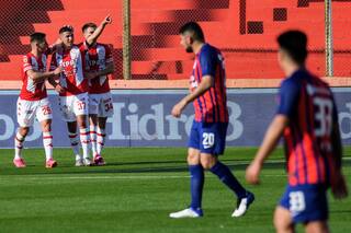 Unión pasó por encima de San Lorenzo y le borró la euforia a puro gol: 4-0