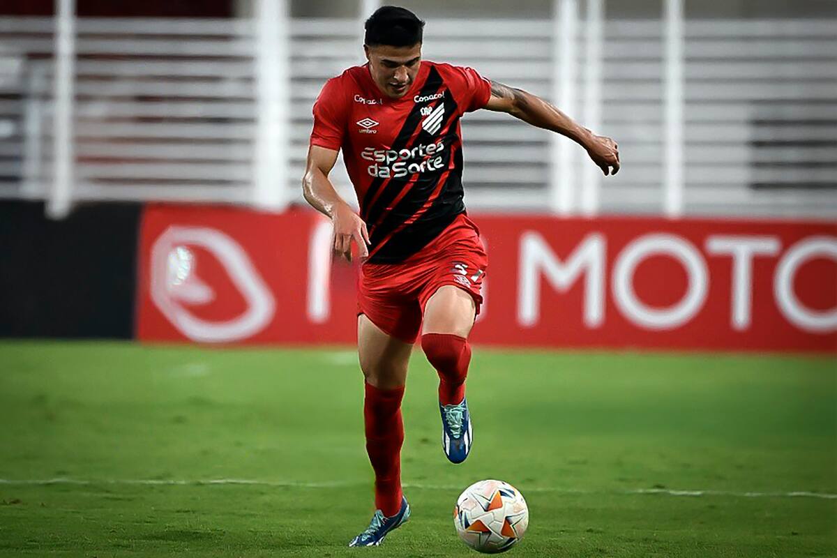 Lucas Esquivel no sumó minutos en lo que va de 2025 en Athletico Paranaense