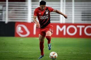 River insiste por Esquivel, pero Athletico Paranaense gambetea y Gallardo pierde la paciencia