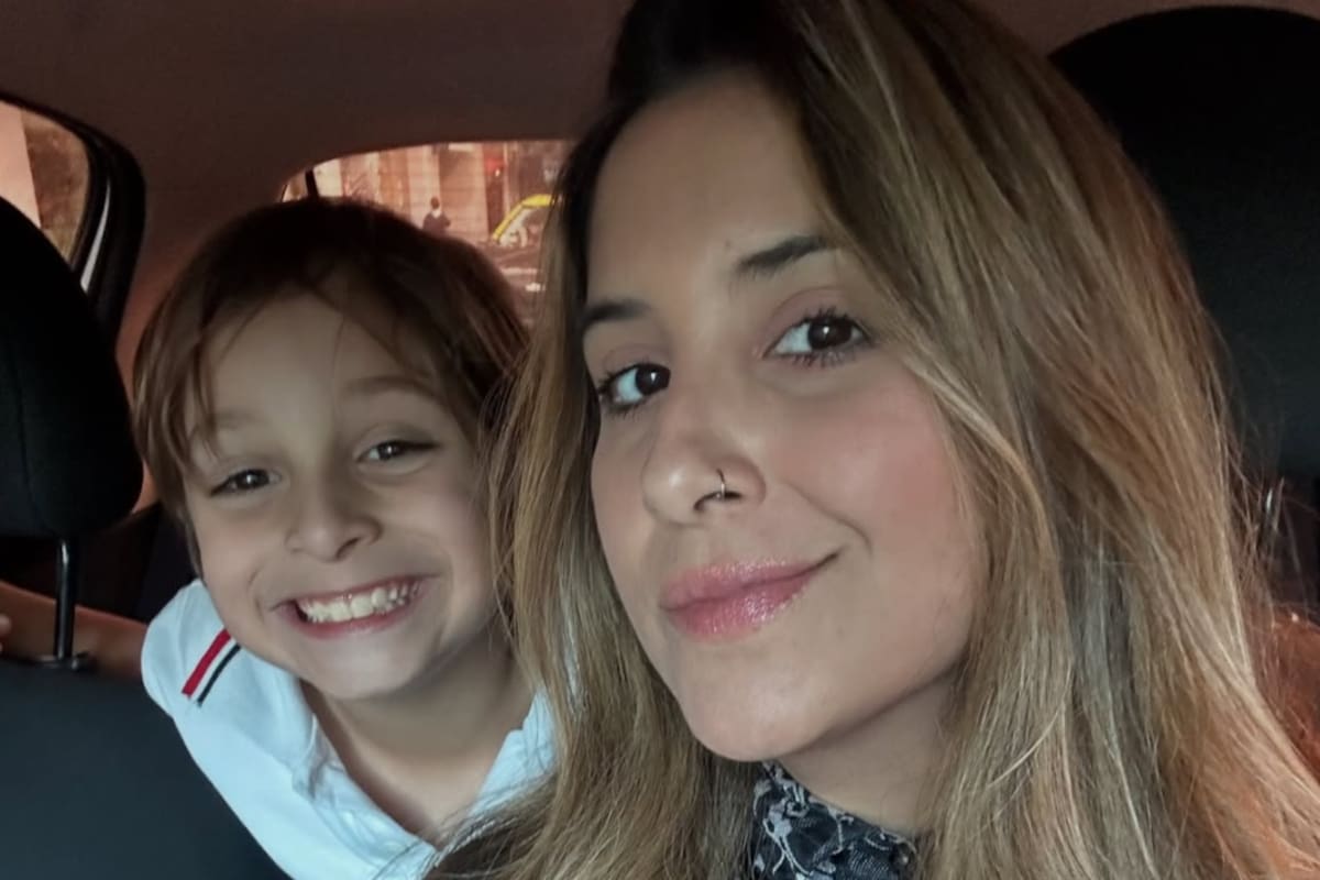 Lucas Gámez junto a su madre Blanca Martínez