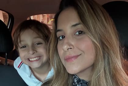 Lucas Gámez junto a su madre Blancalida Martínez Coronado