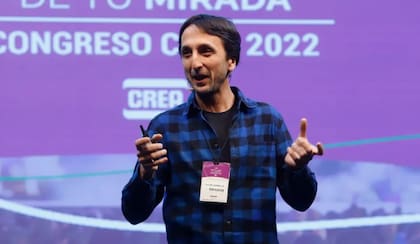 Lucas Garibaldi es director del Instituto de Investigaciones en Recursos Naturales, Agroecología y Desarrollo Rural de la Universidad Nacional de Río Negro e investigador principal del Conicet