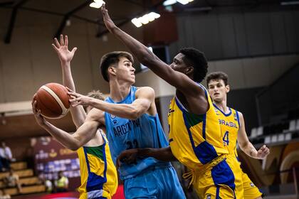 Lucas Giovanetti promedia 16,3 puntos, 7 rebotes y 2,5 asistencias en el Mundial Sub 19 de Hungría.