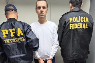 Lo acusan de rociar con ácido a su padre y viajar pocas horas después a Río de Janeiro