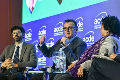Lucas Grosman, rector de la Universidad de San Andrés; Martín Migoya, CEO de Globant y Dora Barrancos, investigadora Principal del Conicet
