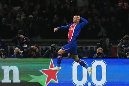 Lucas Hernández marcó de cabeza el segundo gol de PSG