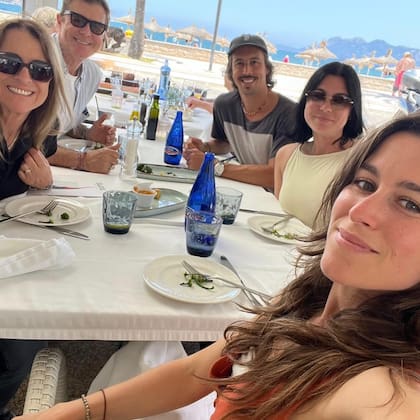 Lucas, Lucía y Clara emigraron al exterior en su adolescencia